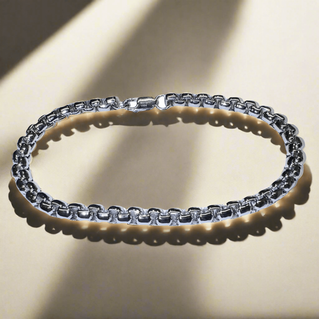 Sovrano Link Sterling Silver Bracelet on display highlighting the exquisite craftsmanship and timeless design.
