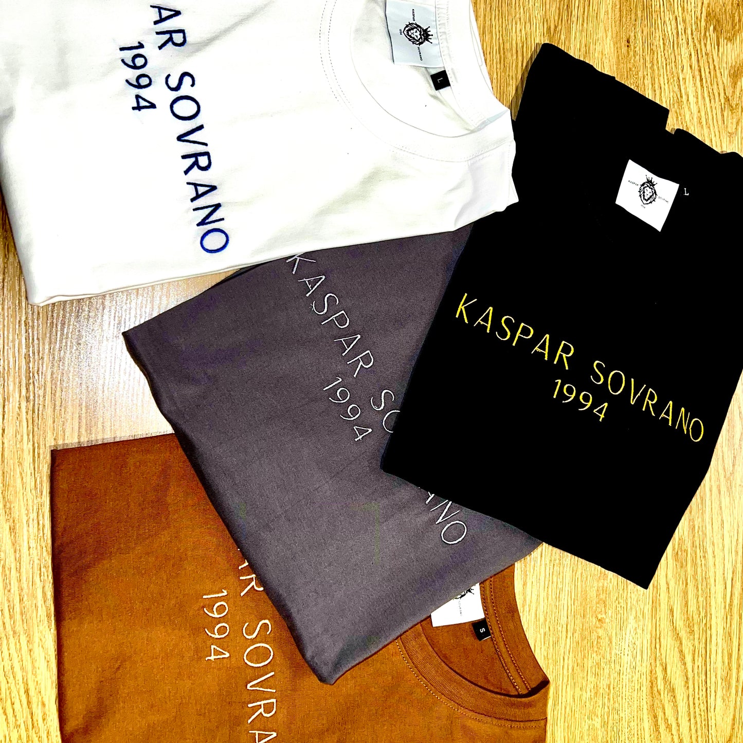 KASPAR SOVRANO 1994 – Signature Tailored Staple Tee (Brown / Cream)